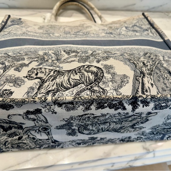 Authentic large Dior Book Tote in Gradient Canvas - Picture 6 of 9